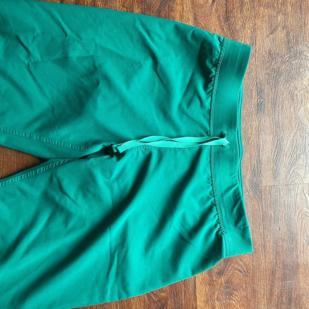 Green figs scrub pants